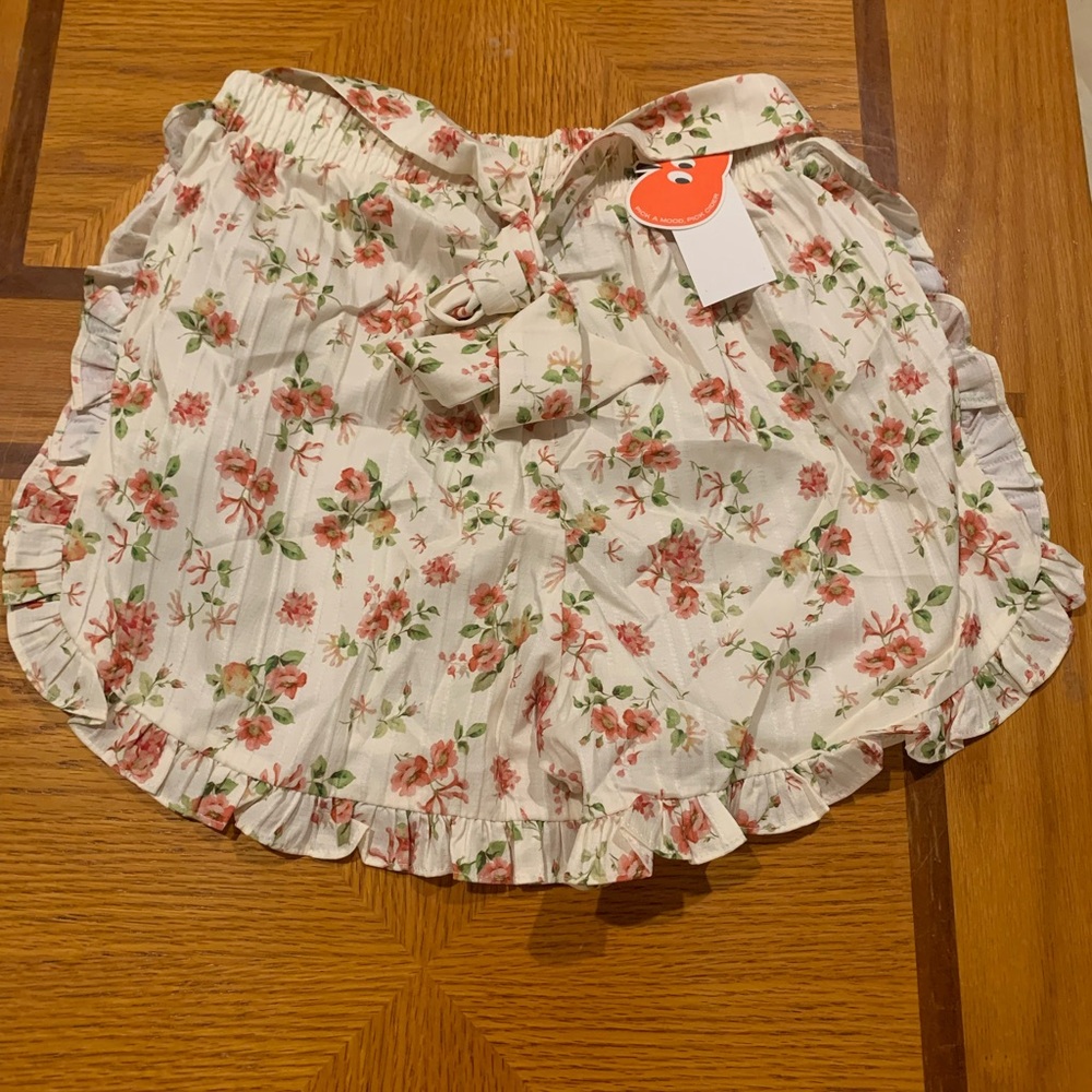 Lightweight floral garden ruffle shorts